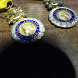 1 m&eacute;daille militaire 1870  premi&egrave;re seconde guerre 14 18 39 45 la seule port&eacute;e par mar&eacute;chal P&eacute;tain
