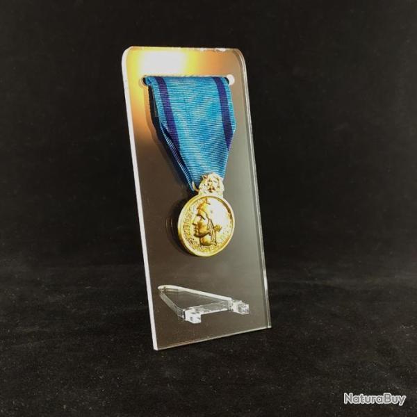 Lot de 2 pr�sentoirs plexi pour m�dailles � ruban PRE29