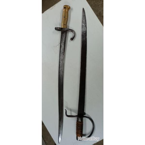 Lot 2 sabres ( 1 sabre ba�onnette chassepot + 1 sabre de fabrication artisanale d'�poque.)