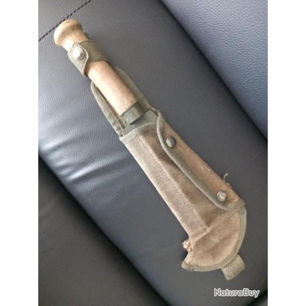 Serpe arm�e avec �tui