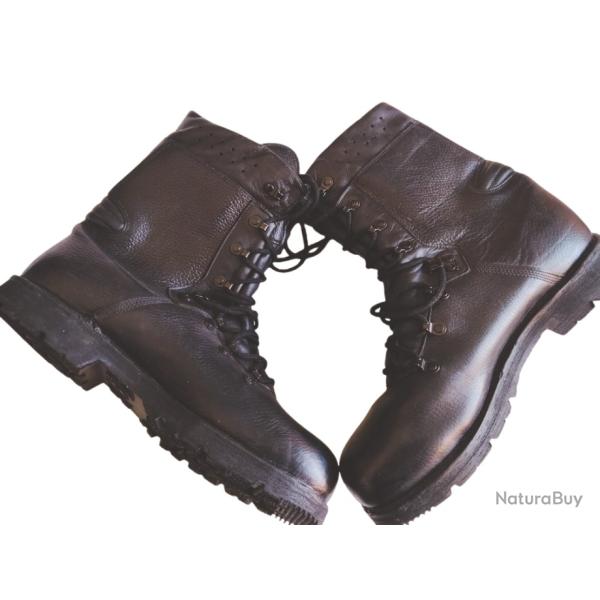 Paire de Rangers Allemande en cuir souple pointure 46 fran�aise