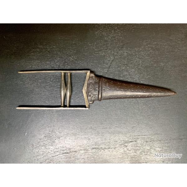 BEAU COUTEAU KATAR D'INDE DU XX� , DIT PERCE ARMURE ET SON FOURREAU, COLLECTION ASIE