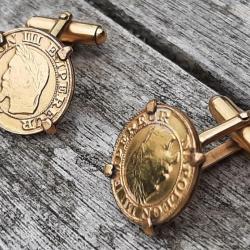 Jolie paire de boutons de manchettes pi&egrave;ces Napol&eacute;on III empereur. M&eacute;tal non d&eacute;termin&eacute;.