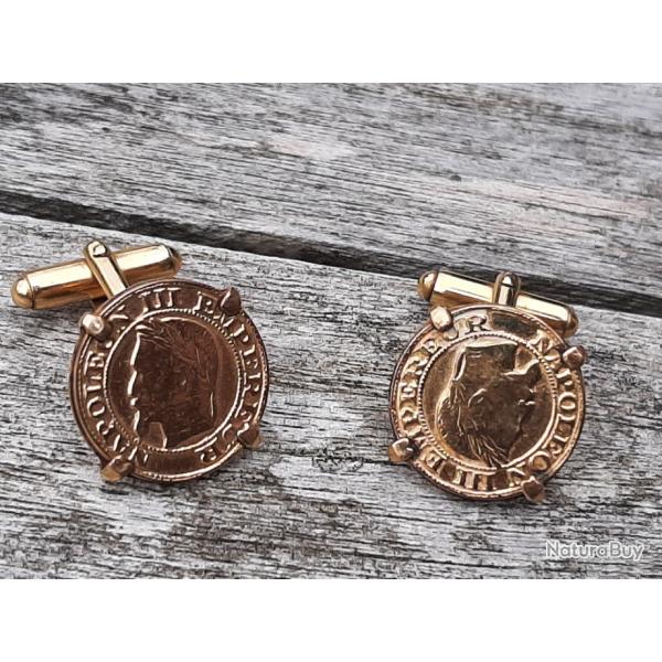 Jolie paire de boutons de manchettes pi�ces Napol�on III empereur. M�tal non d�termin�.
