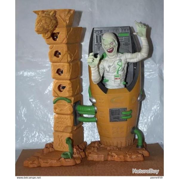 Action Man + Lot �quipement Parachustiste et Professeur Gangr�ne en momie