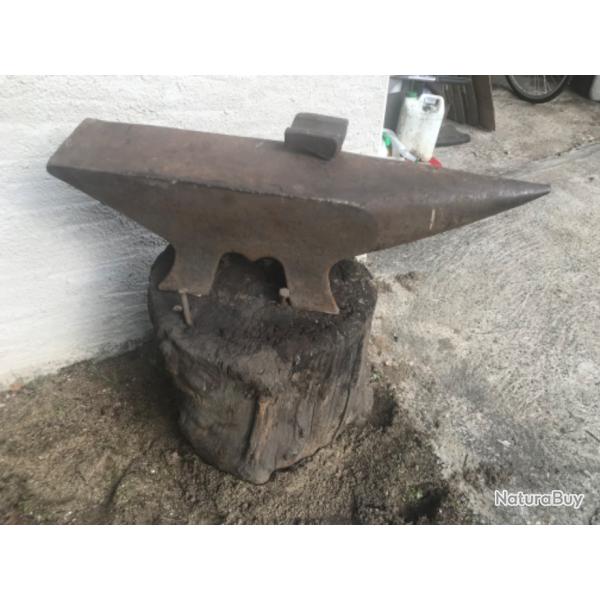Enclume ancienne de forgeron