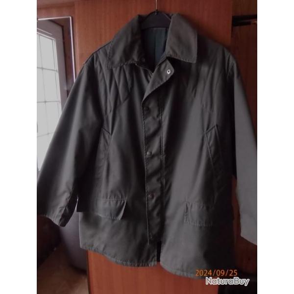 Veste de chasse avec carnier � gibier dans le dos.