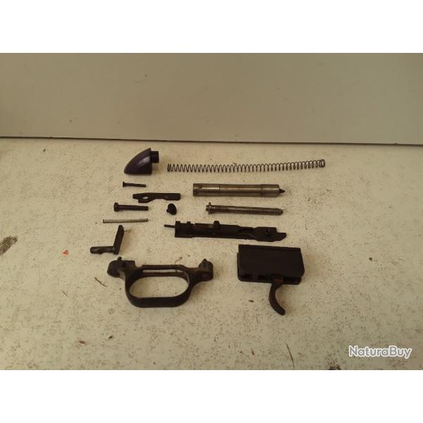 10912 LOT DE DIVERSES PI�CES POUR CARABINE MAB HARMONICA CAL 22LR OCCASION