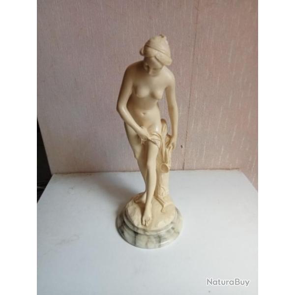 statuette ancien sur support marbre hauteur 24 cm, sign�