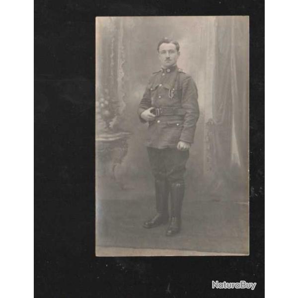 uniforme en studio voir pattes de col , belge ? mini fourrag�re