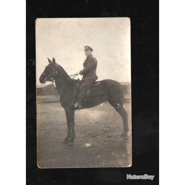 soldat britannique � cheval en camp , royal artillerie ? voir cap badge,