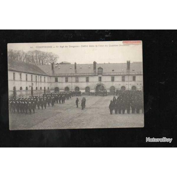 compi�gne 5e r�giment de dragons d�fil� dans la cour du quartier bourcier