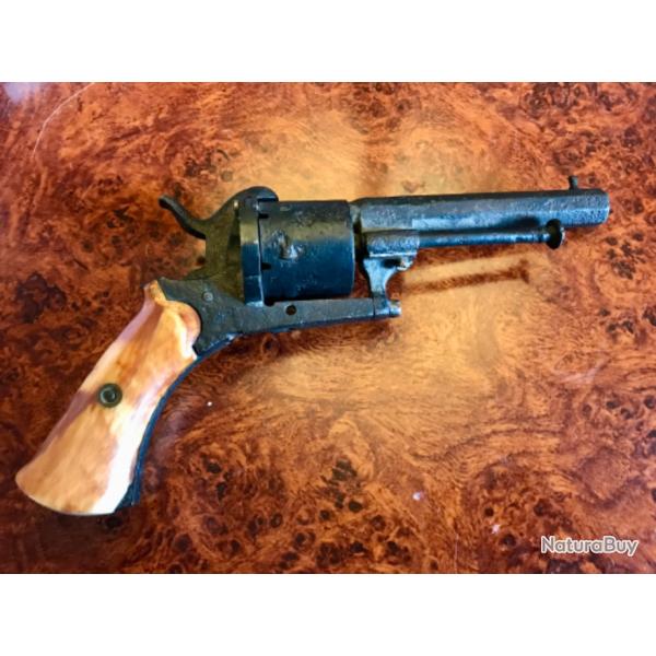 �pave revolver type Lefaucheux