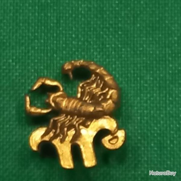 rare ancien  pin's SCORPION    dor� � l'or fin