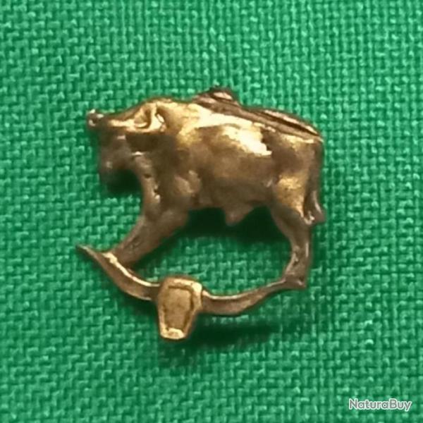 rare ancien  pin's TAUREAU    dor� � l'or fin