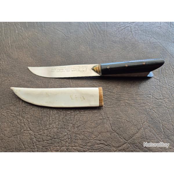 COUTEAU AVEC SON FOURREAU la lame est marqu�e et dat�e de 1966