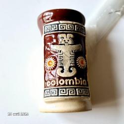 Petit pot &agrave; cure dents en c&eacute;ramique de Colombie, avec des Incas