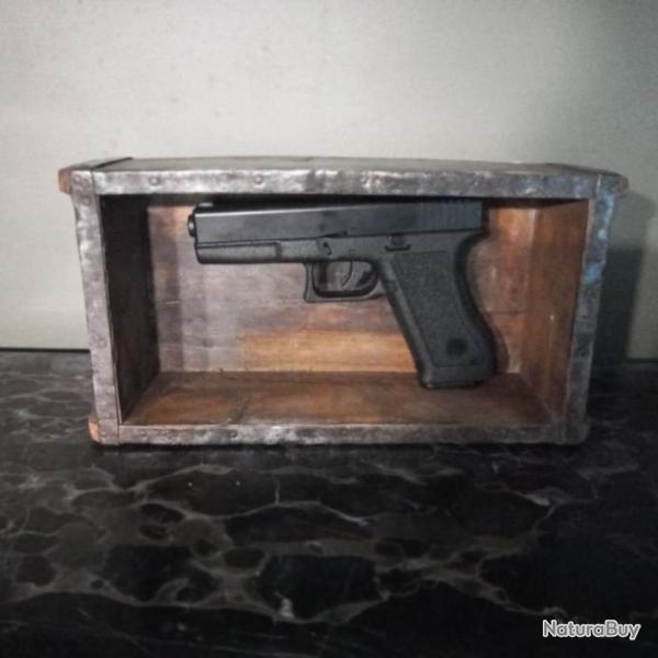 Ancien moule � brique en bois et m�tal