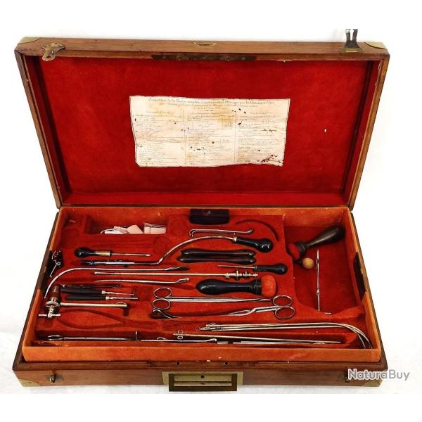 COFFRET DE CHIRURGIE MILITAIRE DE LA MARINE Me AIGUIER PAR CHARRIERE A PARIS - FRANCE XIX� Collectio
