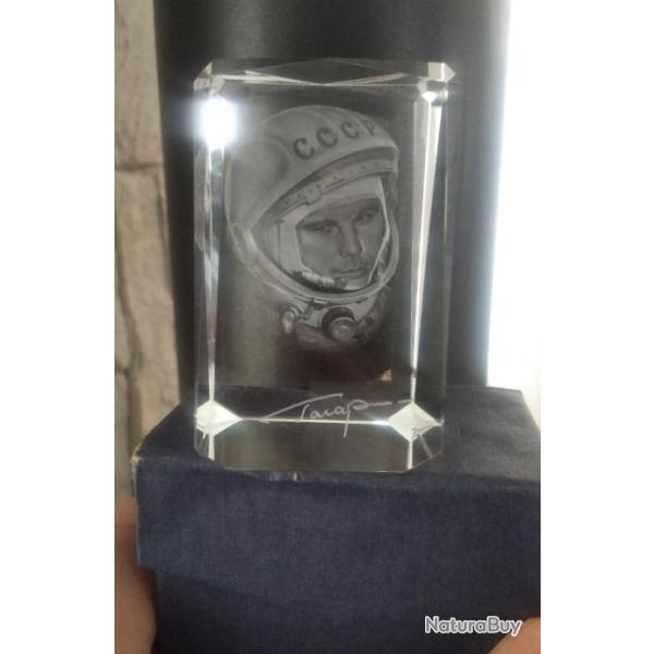 CUBE 3 D EN CRYSTAL "GAGARINE" PROVENANT DU MUSEE DE KALOUGA FABRIQU� � MOSCOU