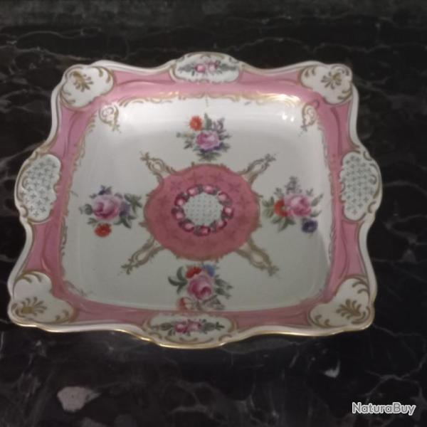 Tr�s joli plat en porcelaine 1970