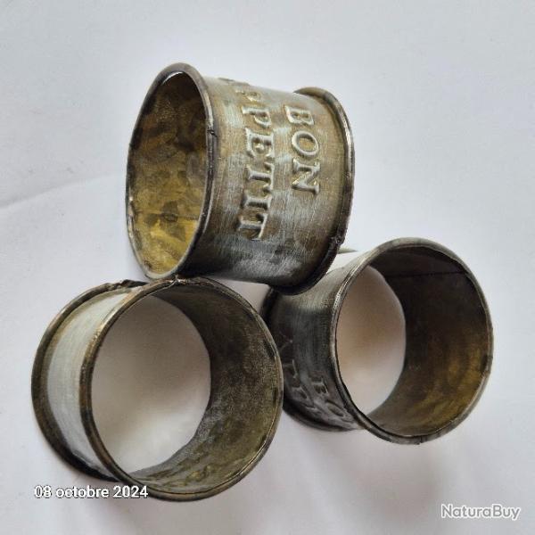 Lot de 3 Ronds de serviettes en zinc vintage "Bon app�tit"