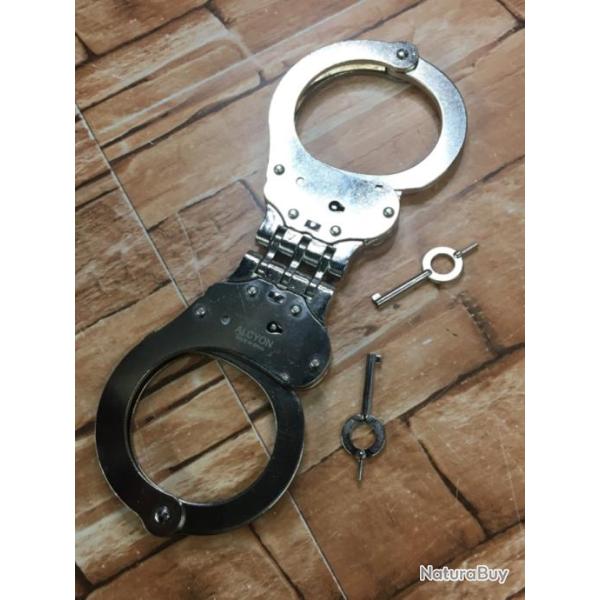 Menottes � charni�re en acier ��ALCYON��