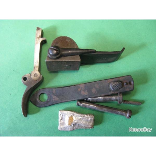 Deux pieces Rare de Mousqueton de cavalerie premier mod�le  Vetterli + percuteur neuf