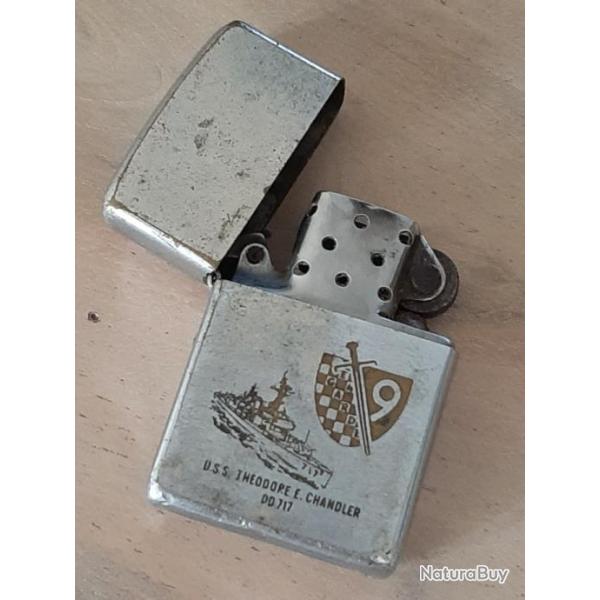 Zippo marine US b�timent de guerre. Insigne de r�giment. P�riode Guerre du Vietnam. Rare.