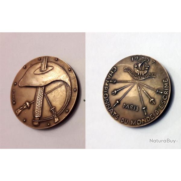 M�daille des Championnats du Monde d'escrime de Paris 1957 grav�e par R. Joly avec devise de Paris
