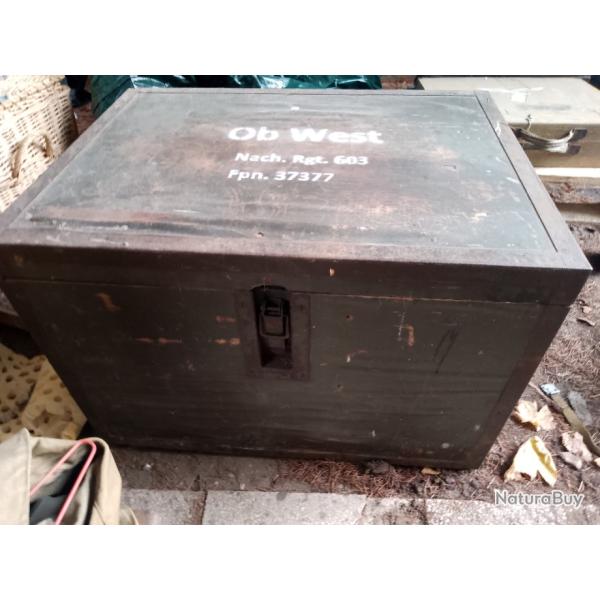 Grande caisse de rangement arm�e allemande pour telescripteur de quartier g�n�ral. Avec marquage.