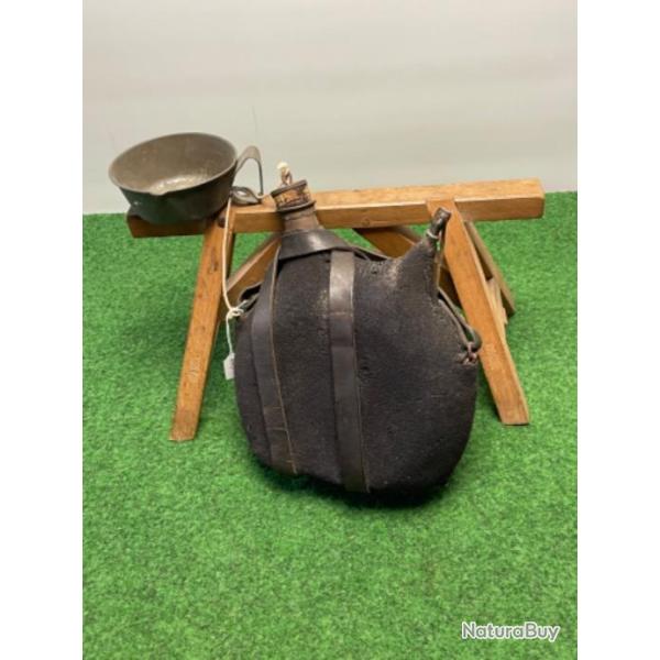 GOURDE DE  POILU  DU MOD�LE 1877  RECOUVERT DE  TISSU BLEU FONC�  W W 1