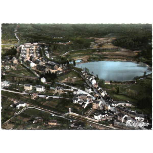 CPSM MILITARIA  -  LA COURTINE  -  VUE SUR LE LAC  -  LE CAMP QUARTIER LAVAL