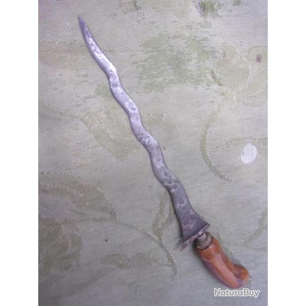 couteau Kriss n�palais