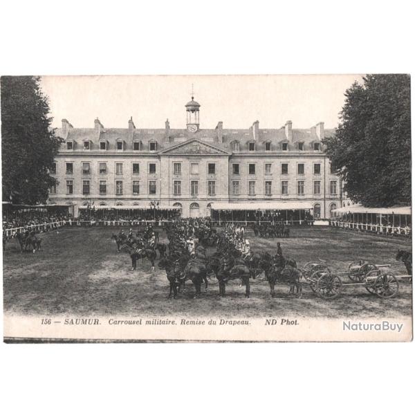 CPA MILITARIA  -  SAUMUR  -  CARROUSEL MILITAIRE  -  REMISE DU DRAPEAU