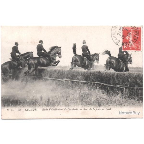 CPA MILITARIA  -  SAUMUR  -  �COLE D'APPLICATION DE CAVALERIE  -  SAUT DE LA HAIE AU BREIL