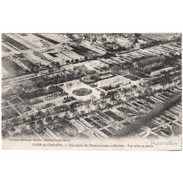 CPA MILITARIA  -  CAMP DE CH�LONS  -  UNE PARTIE DES BARAQUEMENTS MILITAIRES  -  VUE PRISE EN AVION