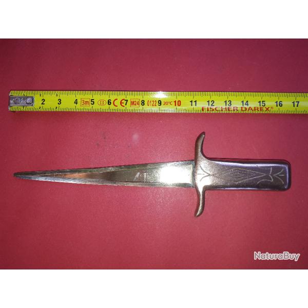 Petit poignard grav� manche en laiton 16 cm Trench Art