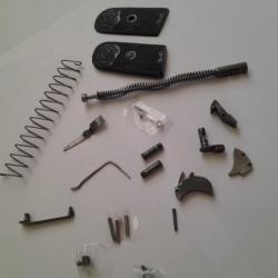 LOT DE PIECES DETACHEES  POUR  PISTOLET  CHARLES CLEMENT (CATEGORIE D )