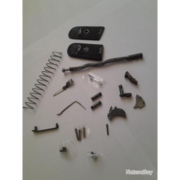 LOT DE PIECES DETACHEES  POUR  PISTOLET  CHARLES CLEMENT (CATEGORIE D )