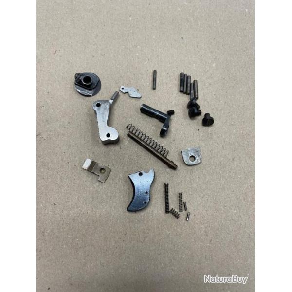 Lot de pi�ces Unique Mod.D3 Calibre 22lr