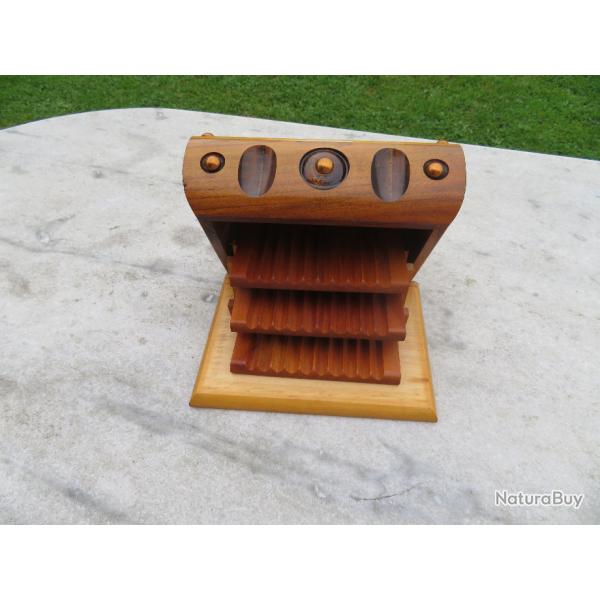 Ancienne grande Bo�te/cave a cigarettes/cigarillos en bois � M�canisme a d�cor de rosaces (XX�)