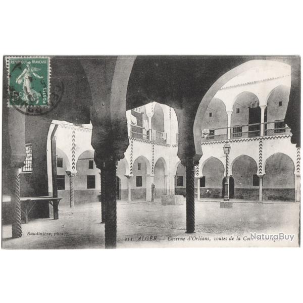 CPA MILITARIA  -  ALGER (ALG�RIE)  -  CASERNE D'ORL�ANS, VOUTES DE LA COUR MAURESQUE