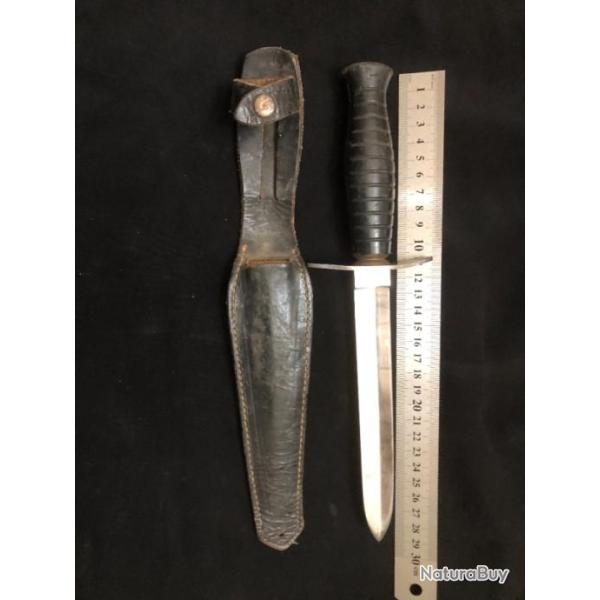 poignard couteau de combat special beret rouge avec son etui en cuir d'origine