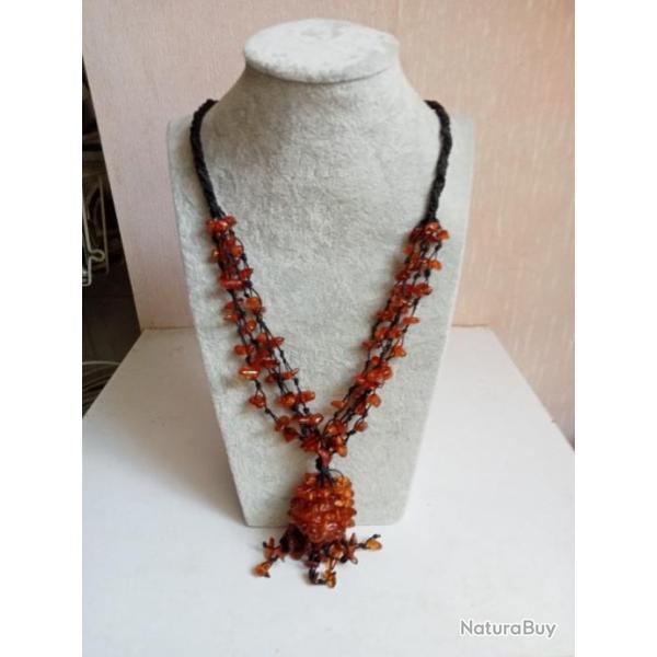 collier ancien en ambre  longueur 37 cm ferm�