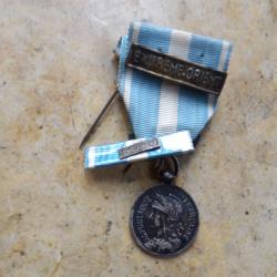 M&eacute;daille coloniale avec barrette Extr&ecirc;me-Orient tr&egrave;s petit module 2.4cm  peu courant. + rappel