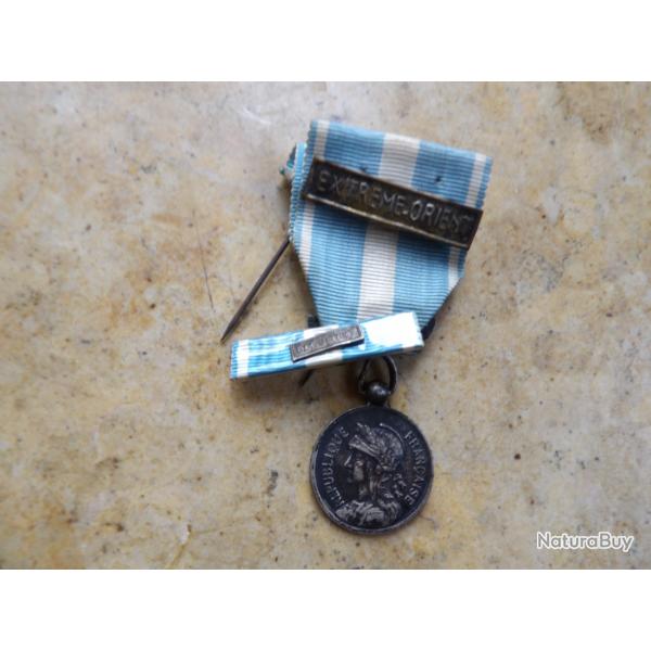M�daille coloniale avec barrette Extr�me-Orient tr�s petit module 2.4cm  peu courant. + rappel