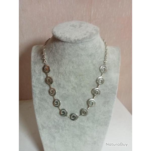 collier ancien  longueur 23,03 cm ferm�