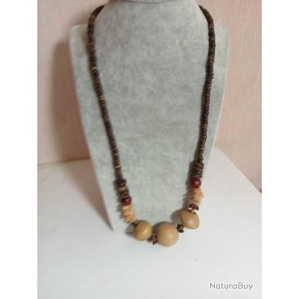 collier ancien  grosse perle en bois 29 cm ferm�
