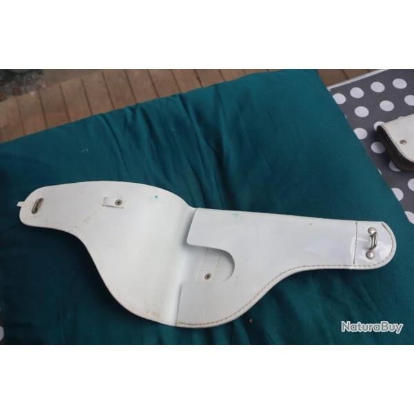 Holster en simili cuir  plastifier blanc  de Police Militaire ench�re � 1 euros sans prix de r�serve
